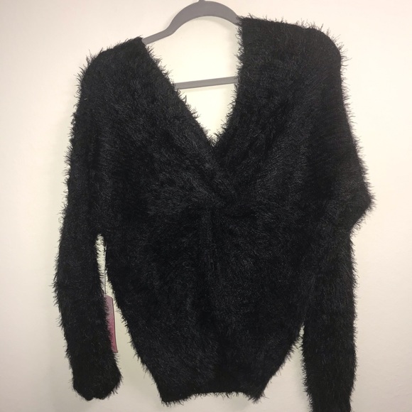 NWT🎈 Fuzzy V neck Knot soft sweater - Picture 4 of 4